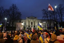 Rosjanie się przestraszyli? Tłum przed ambasadą