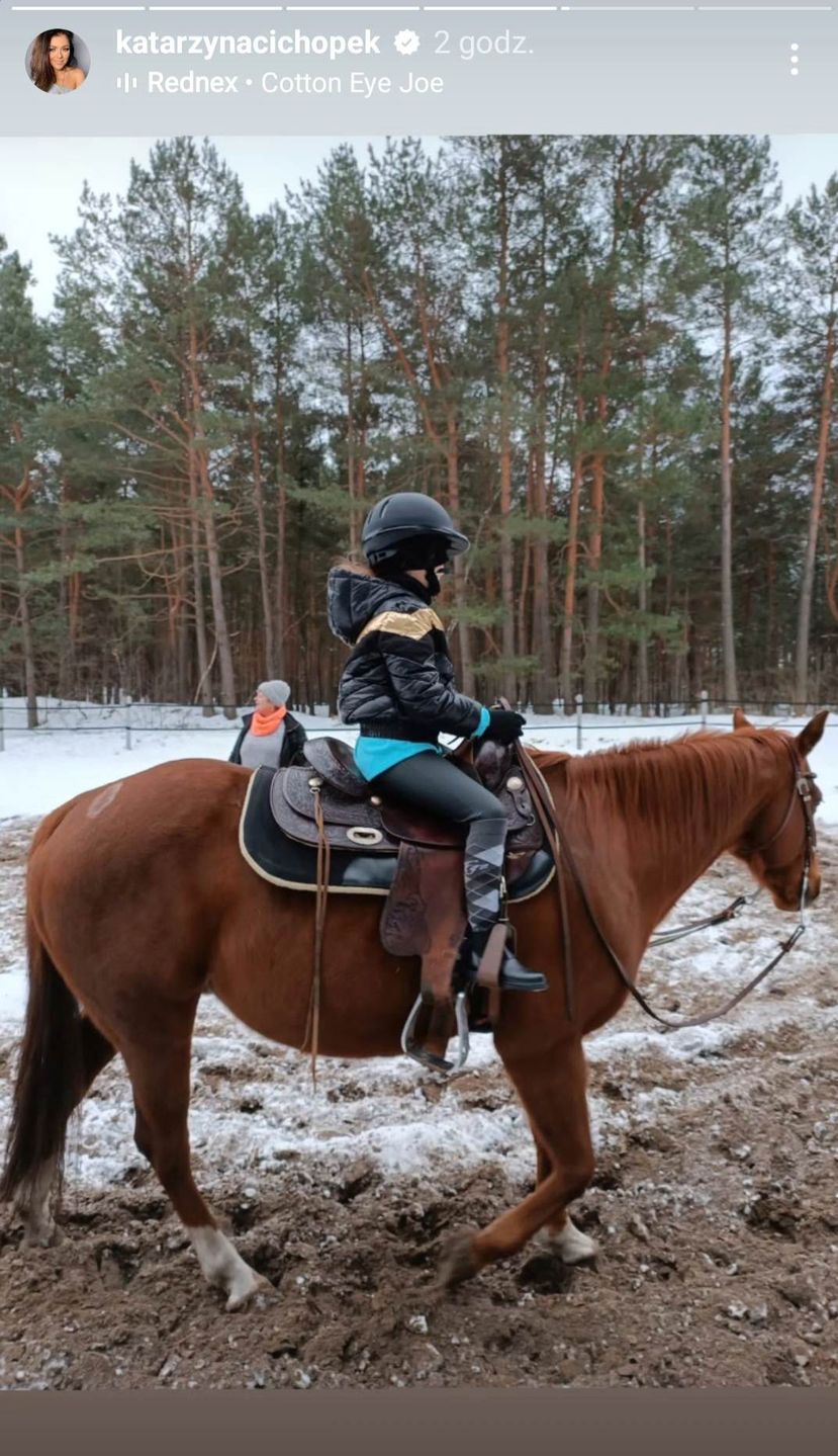 Kasia Cichopek z córką na koniach