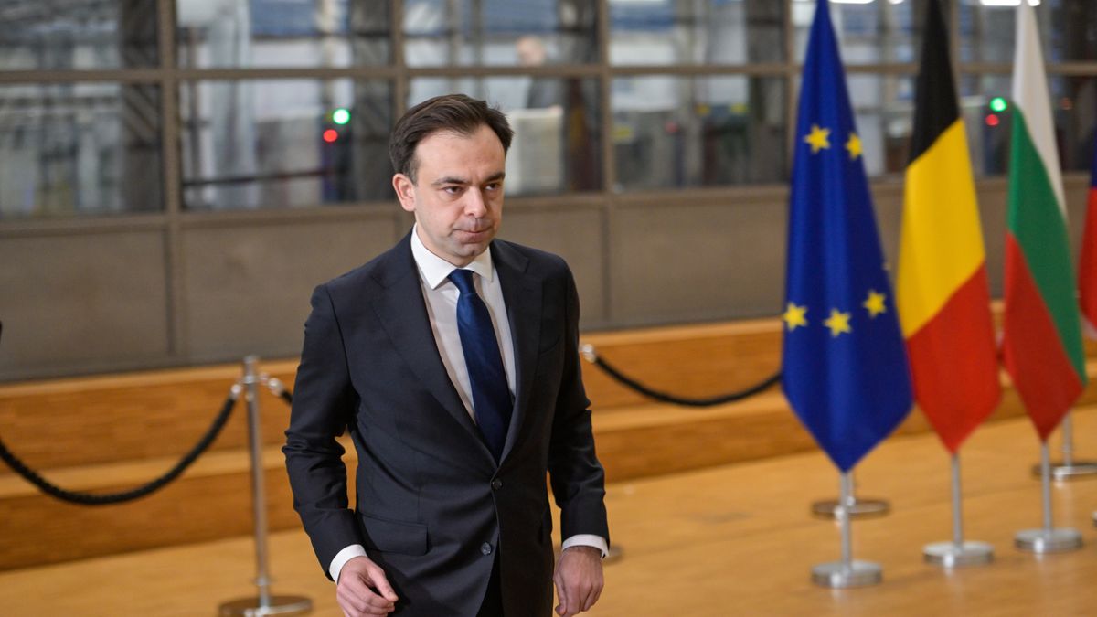 Bruksela, Belgia, 21.01.2025. Przewodnictwo Polski w Radzie UE. Minister finansów Andrzej Domański przed posiedzeniem Rady do Spraw Gospodarczych i Finansowych (ECOFIN), 21 bm. w Brukseli. (ad) PAP/Wiktor Dąbkowski