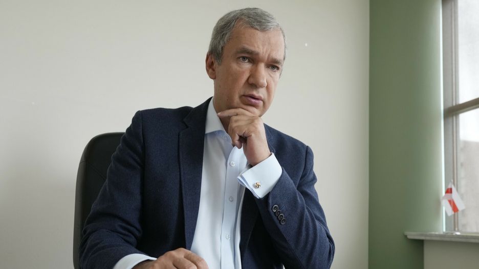 Kryscina Cimanouskaja wyst?pi?a o azyl w Polsce
Top Belarusian dissident in Poland, Pavel Latushka, tells The Associated Press that Belarusian Olympic sprinter Krystsina Tsimanouskaya plans to seek asylum in Poland where she has been granted a humanitarian visa, in Warsaw, Poland, Monday, Aug. 2, 2021. Tsimanouskaya decided not to return to Belarus after having alleged that her team's officials tried to force her to fly home. (AP Photo/Czarek Sokolowski)
AP