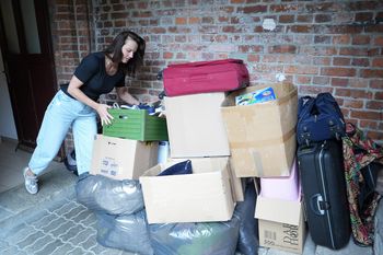 Problem z odzieżą w toruńskim Caritasie. "Potrzebujących jest mniej"