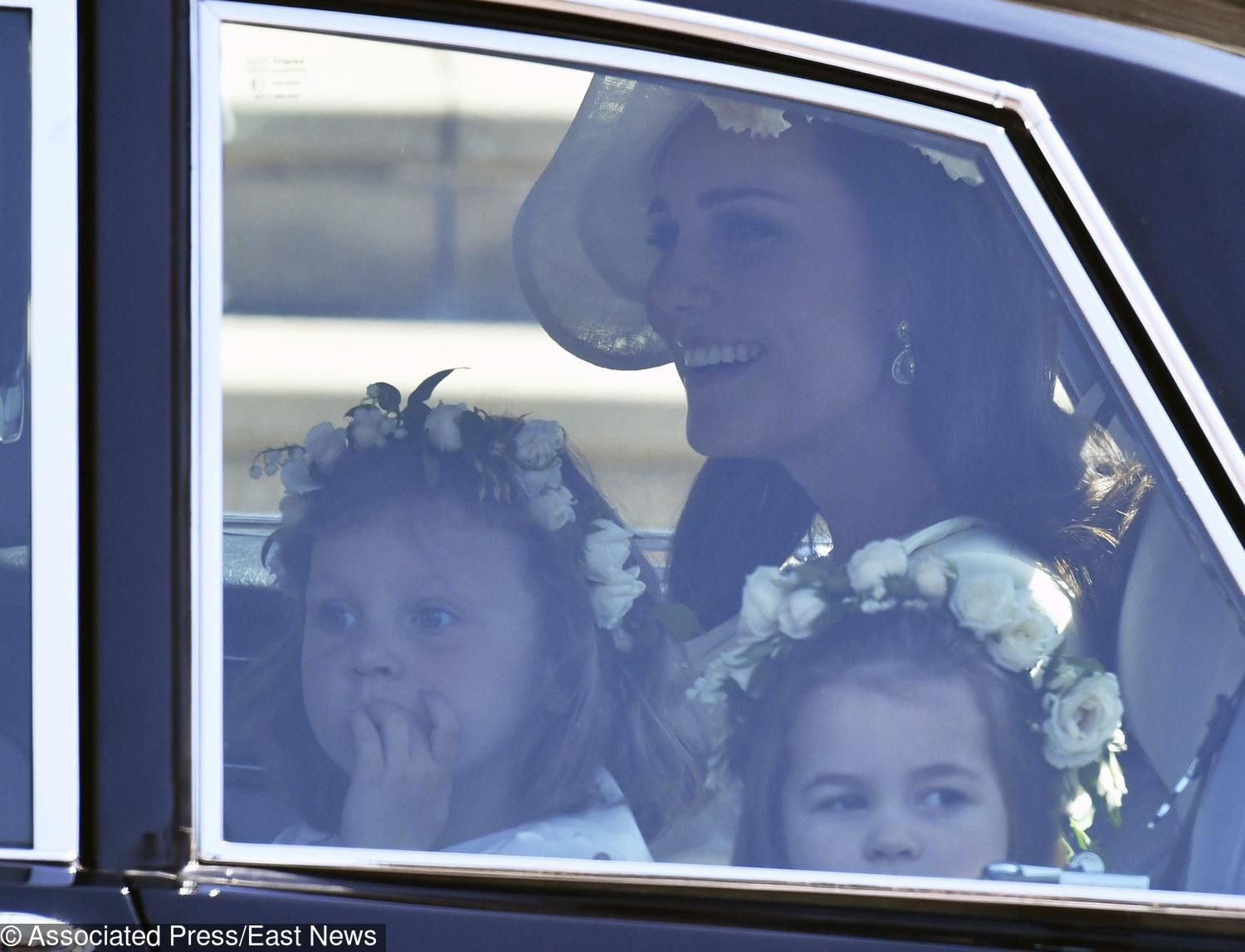 Księżna Kate z dziećmi na ślubie księcia Harry'ego i Meghan Markle