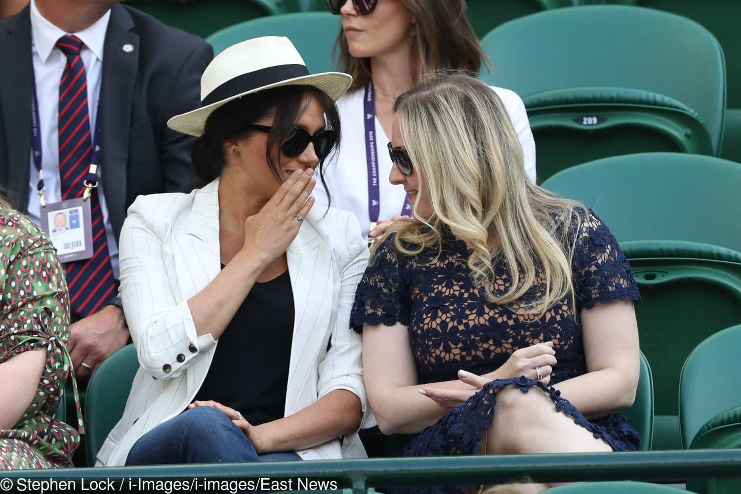 Meghan Markle w białej marynarce i kapeluszu na Wimbledonie