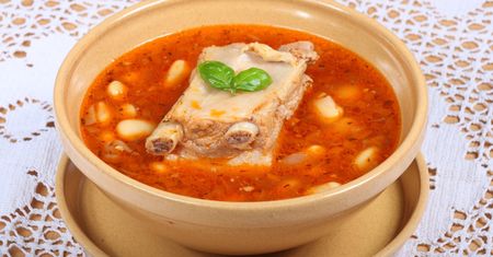 Zupa na żeberku – pomysły, wartości odżywcze