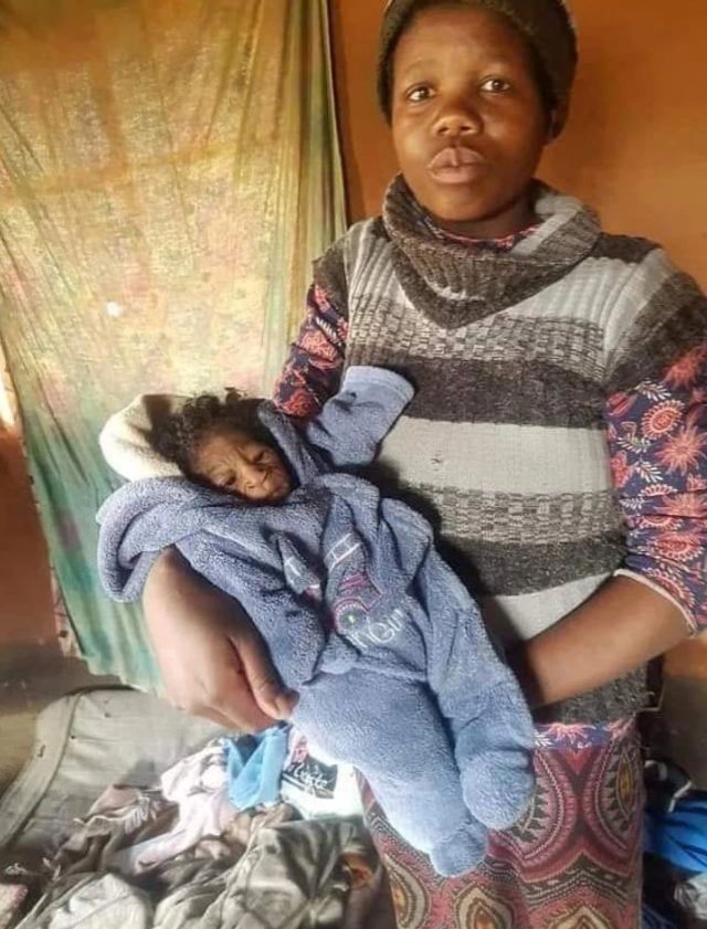 Dziewczynka wygląda na starszą, niż jej 20-letnia mama