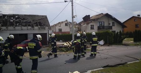 Kaniów. Trąba powietrzna w woj. śląskim. Zniszczonych jest kilkadziesiąt domów