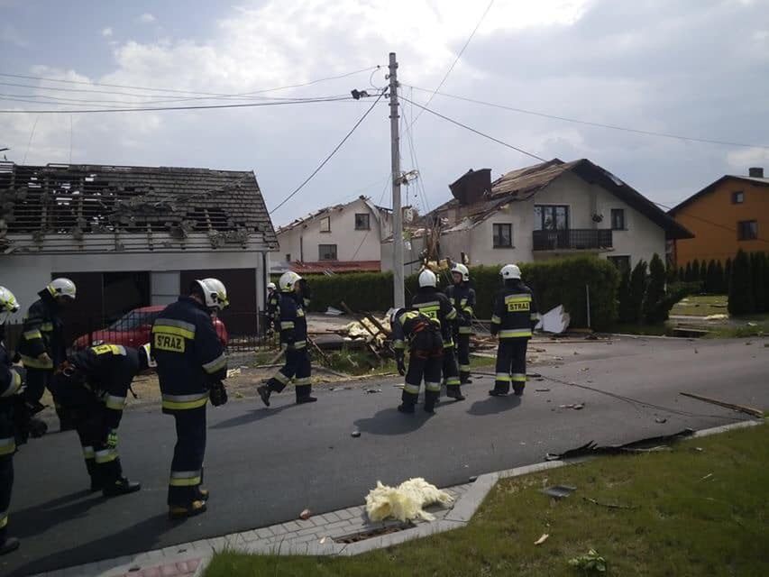 Kaniów. Trąba powietrzna w woj. śląskim. Zniszczonych jest kilkadziesiąt domów