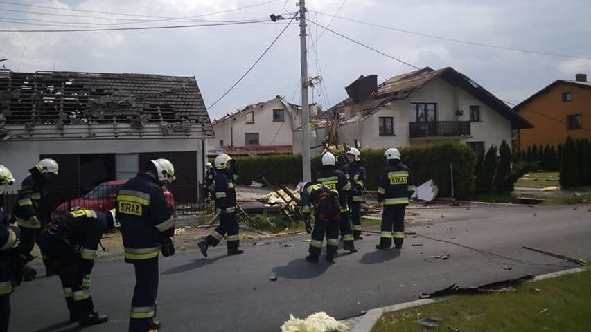 Kaniów. Trąba powietrzna w woj. śląskim. Zniszczonych jest kilkadziesiąt domów