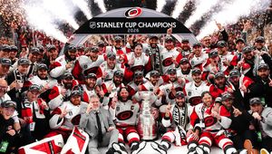 "Huragany" zmiotły "Złotych Rycerzy". Po 20 latach znów są mistrzami NHL!