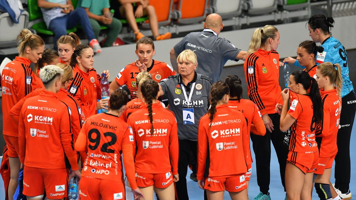 PAP / Maciej Kulczyński / Na zdjęciu: piłkarki ręczne Metraco Zagłębia Lubin