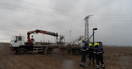 Numer alarmowy 991 nie działa. Bez prądu w całej Polsce jest ponad milion odbiorców