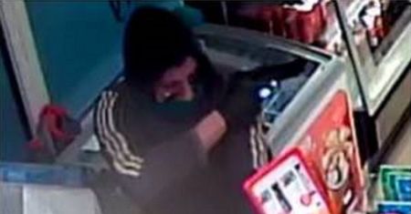 Napad na stacji paliw pod Iławą. Policja pokazała nagranie