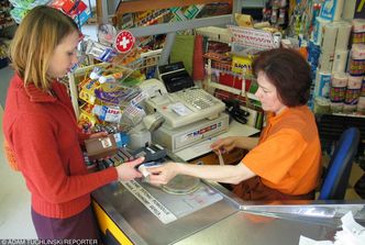 Tych leków na stacji nie kupisz: Strepsils, Manti, woda utleniona. Ministerstwo Zdrowia chce zakazu sprzedaży