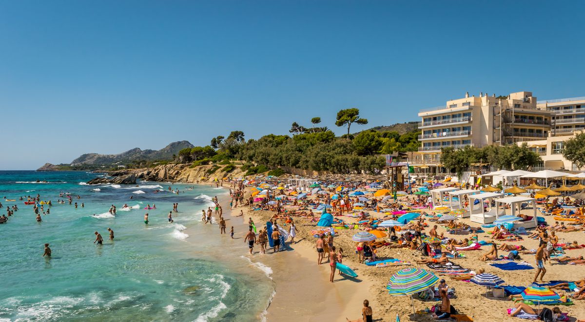 Tłumy turystów na Majorce sprawiają, że mieszkańcom żyje się coraz trudniej
