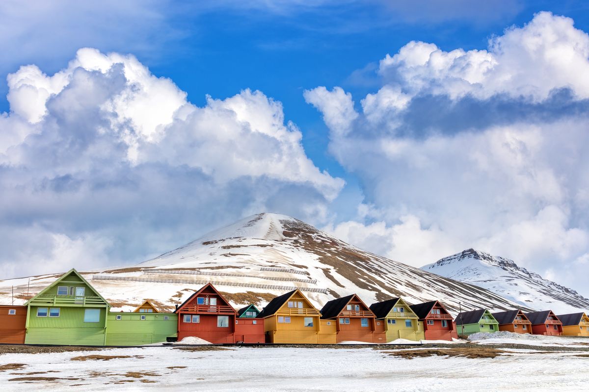 Kolorowe domki w Longyearbyen
