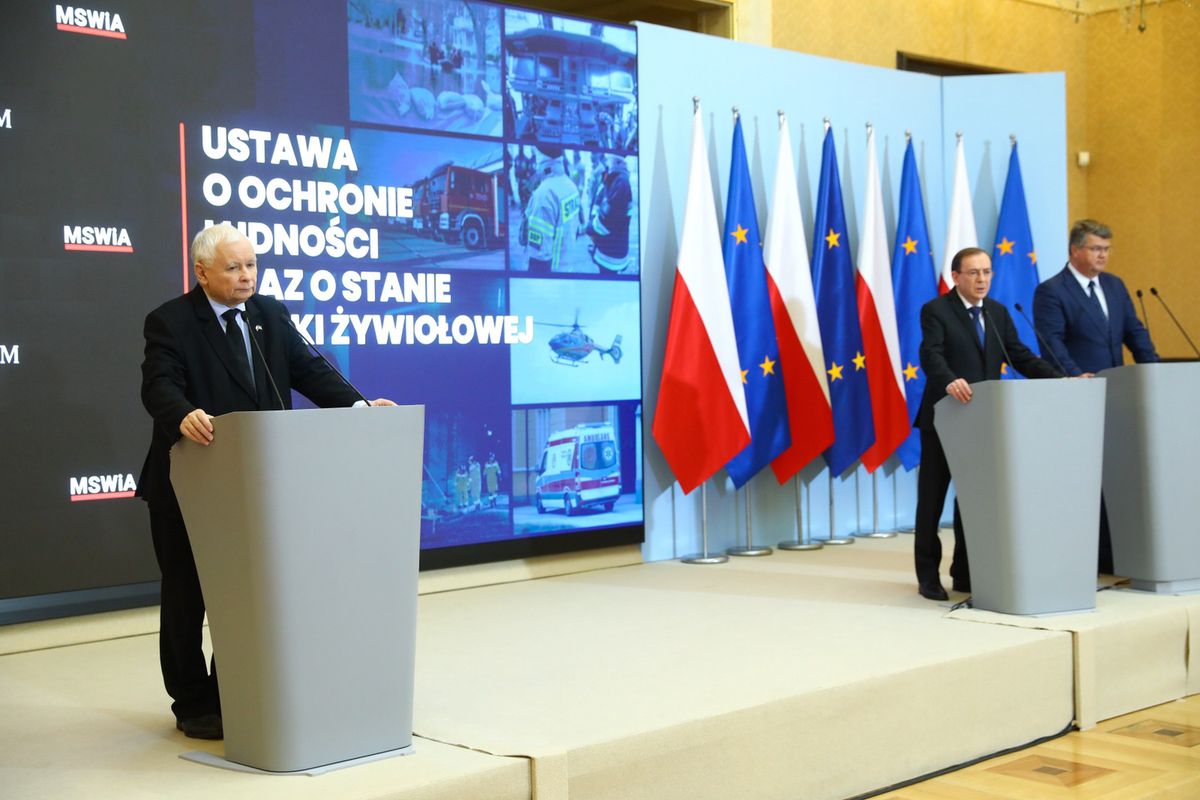 Kaczyński przedstawił ustawę. "Niedługo pojawi się jeszcze jedna, trudniejsza logistycznie" 