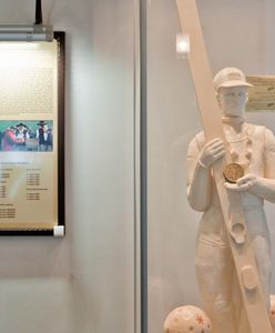 Figura czekoladowego Adama Małysza do wymiany. "Nadgryzł ją ząb czasu"