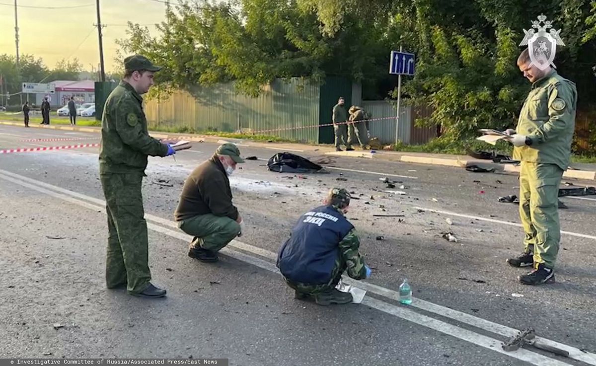 Śledczy pracują na miejscu eksplozji samochodu prowadzonego przez Darię Duginę pod Moskwą