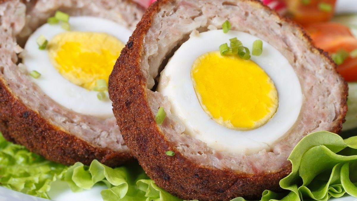 Niektóre gospodynie wsadzają jajka w kotlety. Powód może wielu z