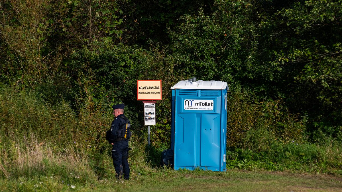 Zdjęcie dnia: Toaleta na granicy polsko-białoruskiej to dosadny komentarz 1