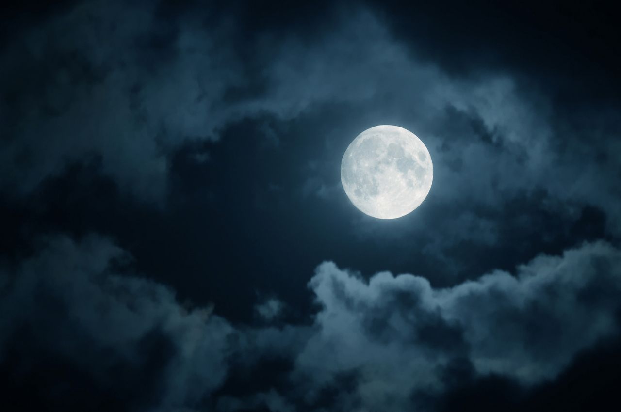 Po co lecieć na Księżyc, skoro mamy raytracing... Źródło: Depositphotos