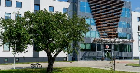 Tak się kibicuje w Białymstoku. Wybór rektora powierza "Bogu Wszechmocnemu"