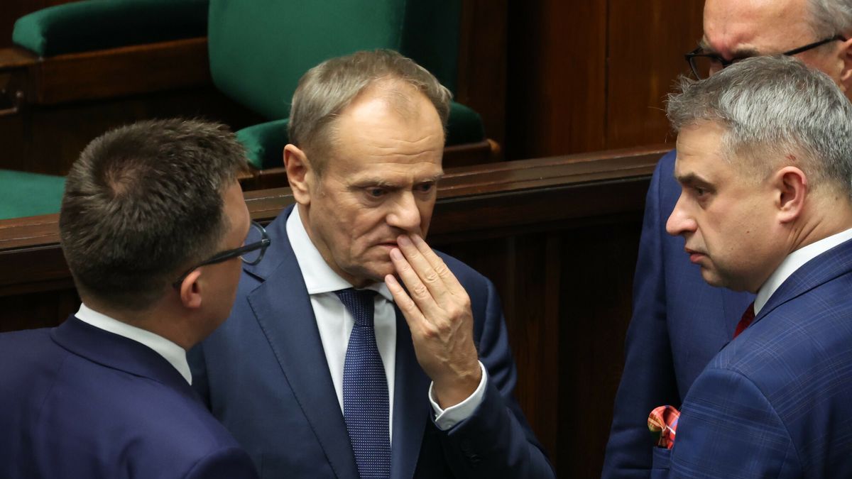 Posiedzenie Sejmu 12 grudnia
12.12.2023 Warszawa 1. posiedzenie Sejmu X kadencji fot Jacek Dominski/REPORTER
N/z: Szymon Holownia, Donald Tusk, Krzysztof Gawkowski
Jacek Dominski/REPORTER