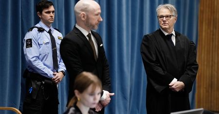 Breivik pojawił się w sądzie. Wygolił głowę dla Putina. "Nie jestem człowiekiem"