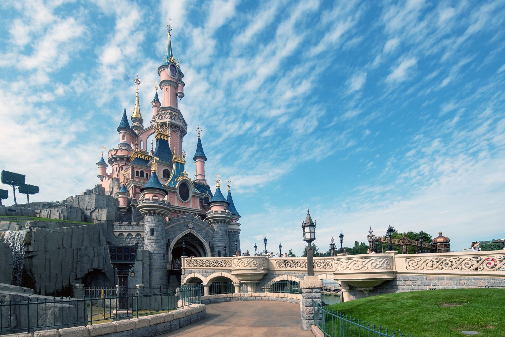 Disneyland jest piękny, ale też drogi i bardzo zatłoczony