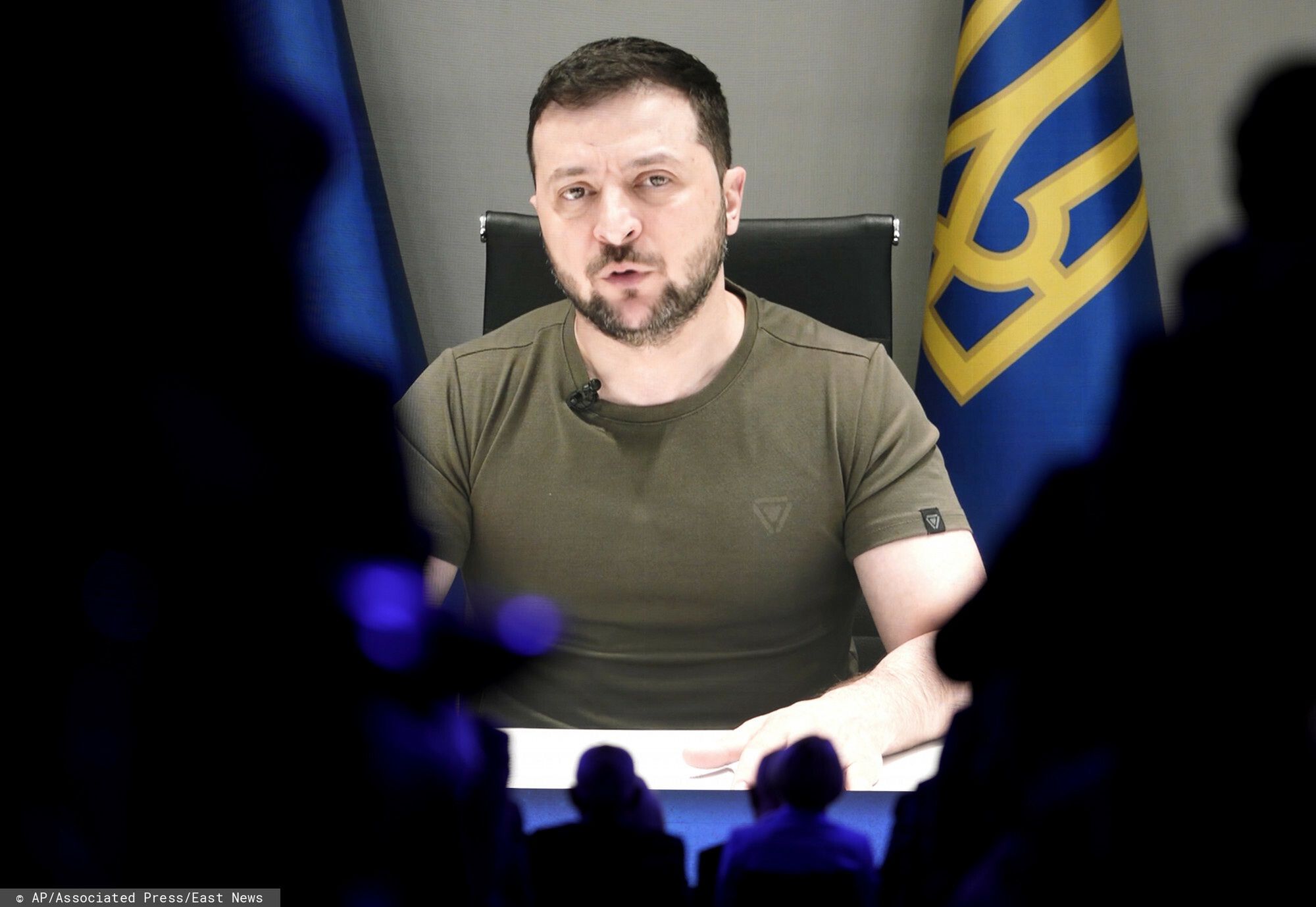 ?wiatowe Forum Ekonomiczne w DavosUkrainian President Volodymyr Zelenskyy displayed on a screen as he addresses the audience from Kyiv on a screen during the World Economic Forum in Davos, Switzerland, Monday, May 23, 2022. The annual meeting of the World Economic Forum is taking place in Davos from May 22 until May 26, 2022. (AP Photo/Markus Schreiber)AP