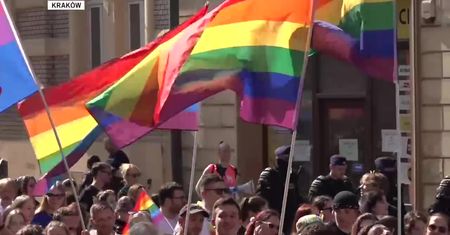 Ulicami wielu polskich miast przeszły wczoraj marsze równości