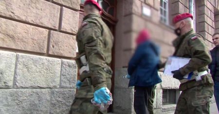 Sprawa wystawiania fałszywych certyfikatów covidowych. Sąd aresztował cztery osoby.