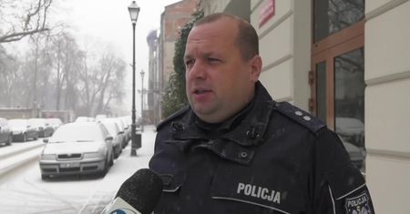 Miał odbywać kwarantannę, a poszedł po zakupy. 77-latek aresztowany, grozi mu więzienie