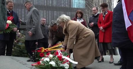 “Wielki Polak, który w trudnych czasach potrafił zachować się przyzwoicie”. Sopot uczcił pamięć W. Bartoszewskiego
