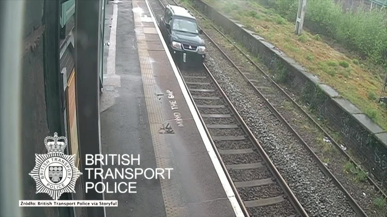 Wjechał samochodem na torowisko, przejechał blisko kilometr i porzucił auto. Kierowca z Wielkiej Brytanii skazany