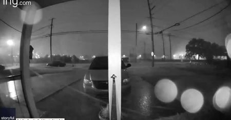 Tornado przeszło przez Nowy Orlean. Prędkość wiatru sięgała 150 kilometrów na godzinę
