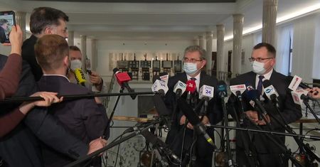 “Najobrzydliwsza forma segregacji sanitarnej”. Awantura podczas konferencji prasowej w Sejmie.