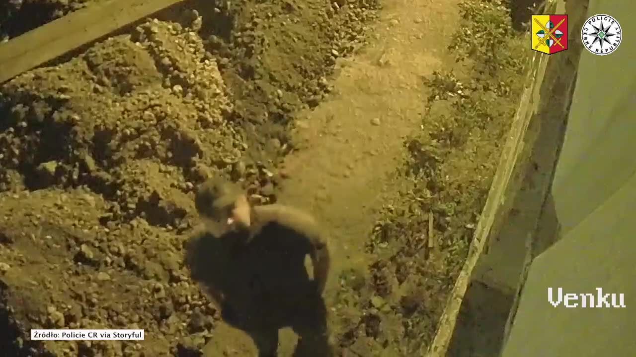 Użył lasera, by oślepić kamerę. Nie udało się – został nagrany podczas kradzieży toi toia