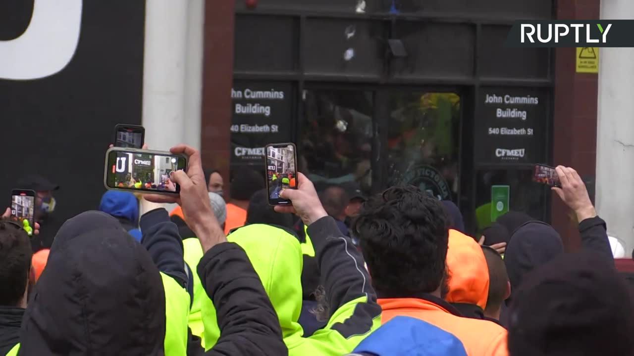 Gwałtowne zamieszki w Melbourne. Demonstracja przeciwko obowiązkowi szczepień nałożonemu na pracowników budowlanych