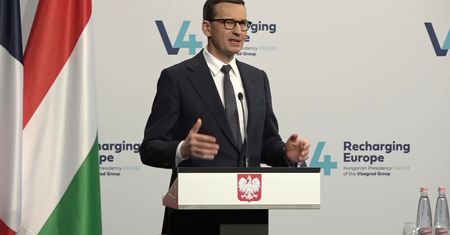 Energetyka, kryzys migracyjny i praworządność zdominowały rozmowy premierów Grupy Wyszehradzkiej z prezydentem Francji w Budapeszcie