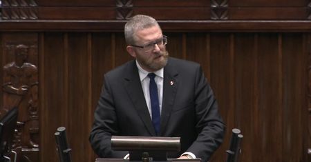 “Będziesz pan wisiał!” G. Braun wykluczony z obrad Sejmu za słowa do ministra zdrowia.