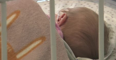 Wirus RSV szczególnie niebezpieczny u małych dzieci.