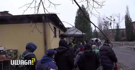 Kolejki po żywność coraz dłuższe. “Pani powiedziała, że nie jadła od trzech dni”
