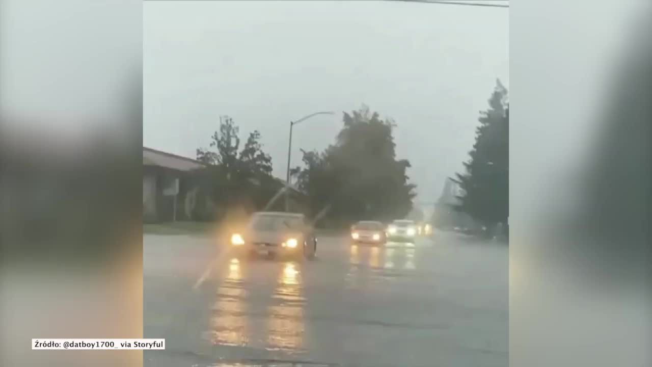 Potężna ulewa w Kalifornii. Zalane zostały autostrady, doszło do osunięć ziemi.