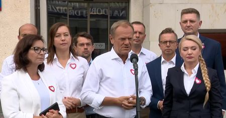 Prezenter telewizji rządowej zakłócił konferencję prasową Donalda Tuska