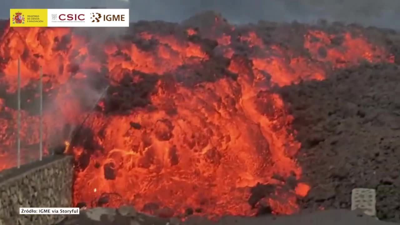 Lawa z wulkanu na La Palmie zagraża fabrykom z łatwopalnymi materiałami. Ewakuowano setki mieszkańców