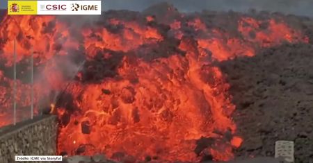 Lawa z wulkanu na La Palmie zagraża fabrykom z łatwopalnymi materiałami. Ewakuowano setki mieszkańców