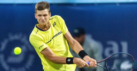 Hubert Hurkacz przegrał z Włochem Stefano Travaglią w ćwierćfinale turnieju w Melbourne