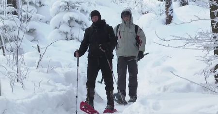 Pięć osób wybrało się na „górskie morsowanie” na Babią Górę. Kobieta z odmrożeniami trafiła do szpitala