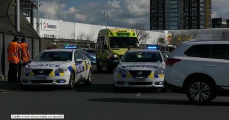 Atak w supermarkecie w Auckland. Są ranni, policja zastrzeliła napastnika.